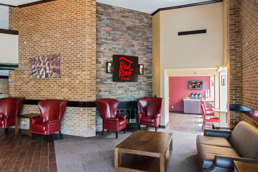 Red Roof Inn Raleigh Southwest - Cary - image 3