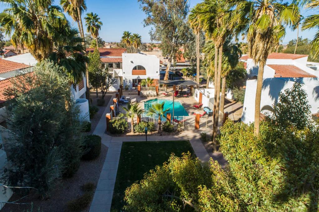 34B- Modern studio condo heated pool and dog park - main image
