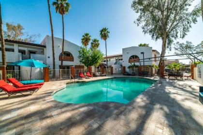 34B- Modern studio condo heated pool and dog park - image 10