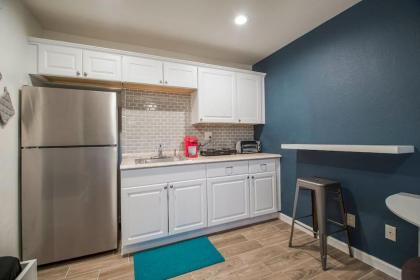 34B- Modern studio condo heated pool and dog park - image 3