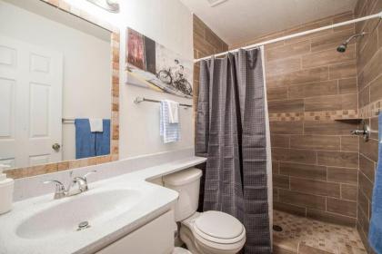 34B- Modern studio condo heated pool and dog park - image 5