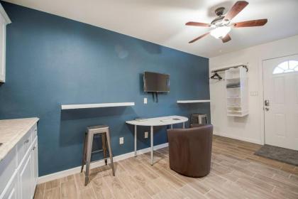 34B- Modern studio condo heated pool and dog park - image 7