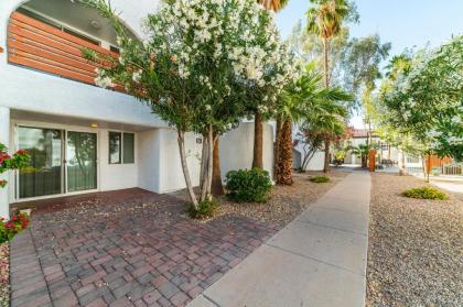 81 3bd 2ba condo Casa Grande heated pool dog park