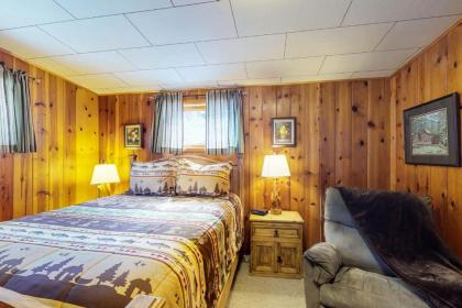 Naughty Pine Cabin - image 13