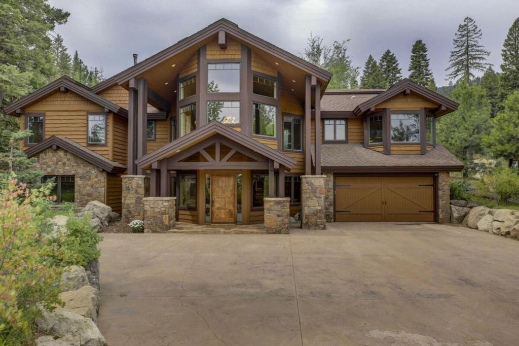 Bear Discovery Custom Tamarack Estate Home by Casago McCall - Donerightmanagement - main image