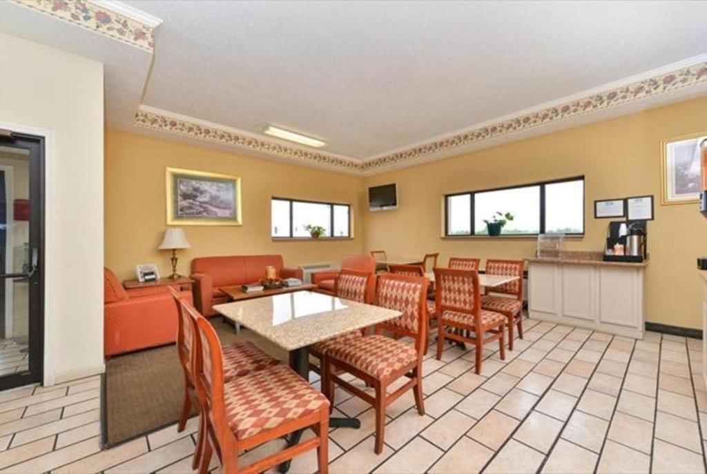 Fairbridge Inn Caseyville - image 4