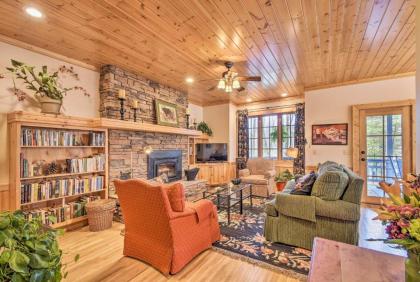 trillium Links Condo with Deck Near Lake Glenville North Carolina