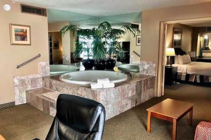 Econo Lodge - image 6