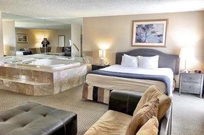 Econo Lodge - image 7