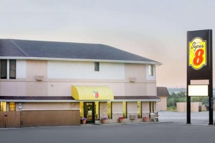 Super 8 by Wyndham Casper West by the River - image 11