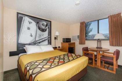 Super 8 by Wyndham Casper West by the River - image 4