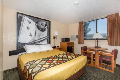 Super 8 by Wyndham Casper West by the River - image 9