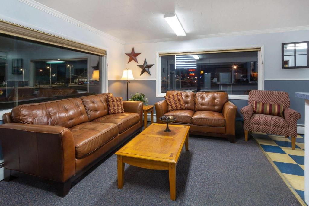 Travelodge by Wyndham Casper - image 5