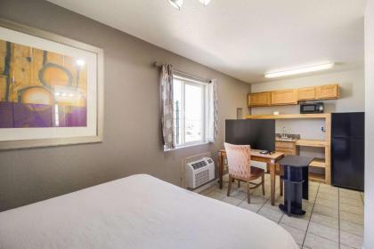 Rodeway Inn - image 14