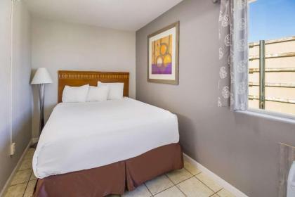 Rodeway Inn - image 15