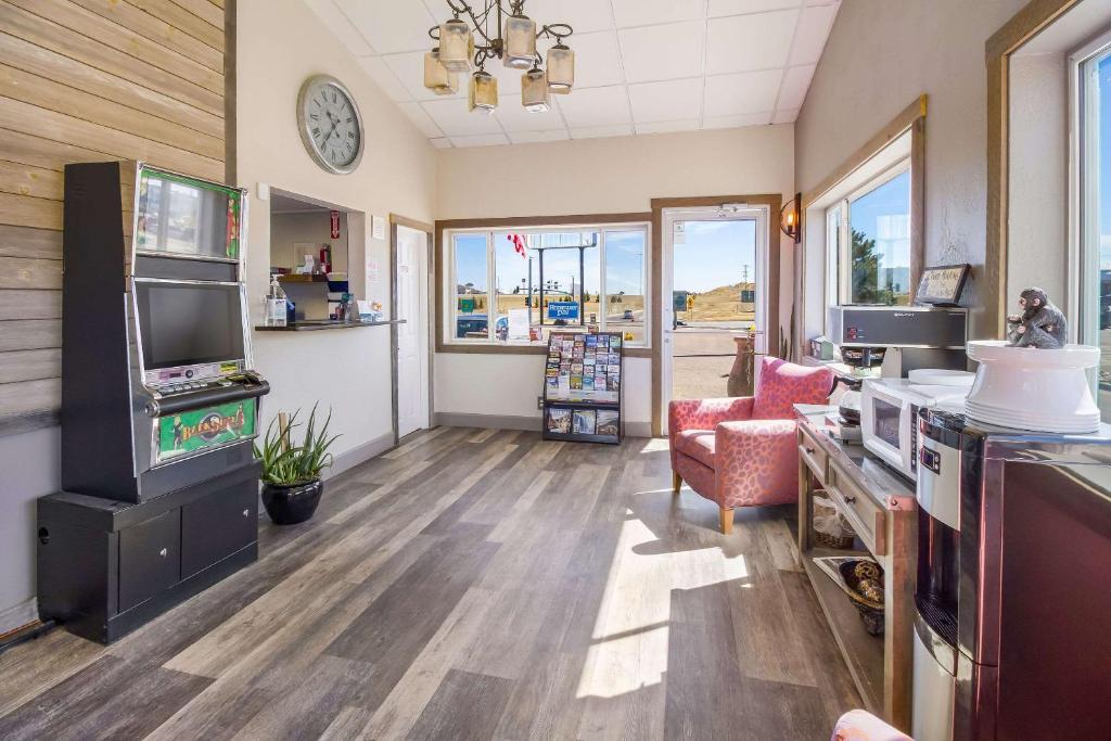 Rodeway Inn - image 5