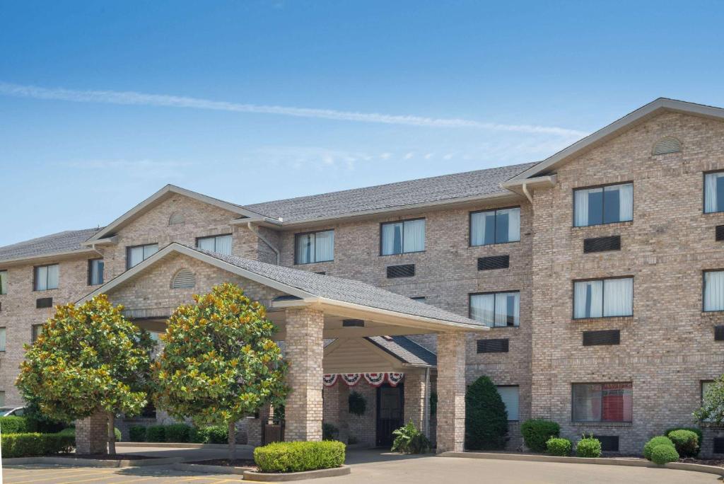 Ramada Hotel Ashland-Catlettsburg - main image
