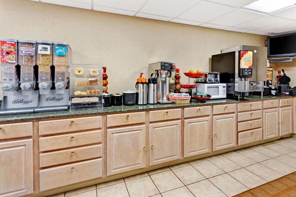 Ramada by Wyndham Baltimore West - image 4