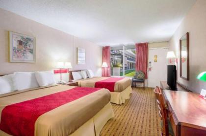 Econo Lodge - image 15