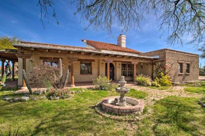 Pet-Friendly Adobe Oasis with Hiking 5 Mi Away!