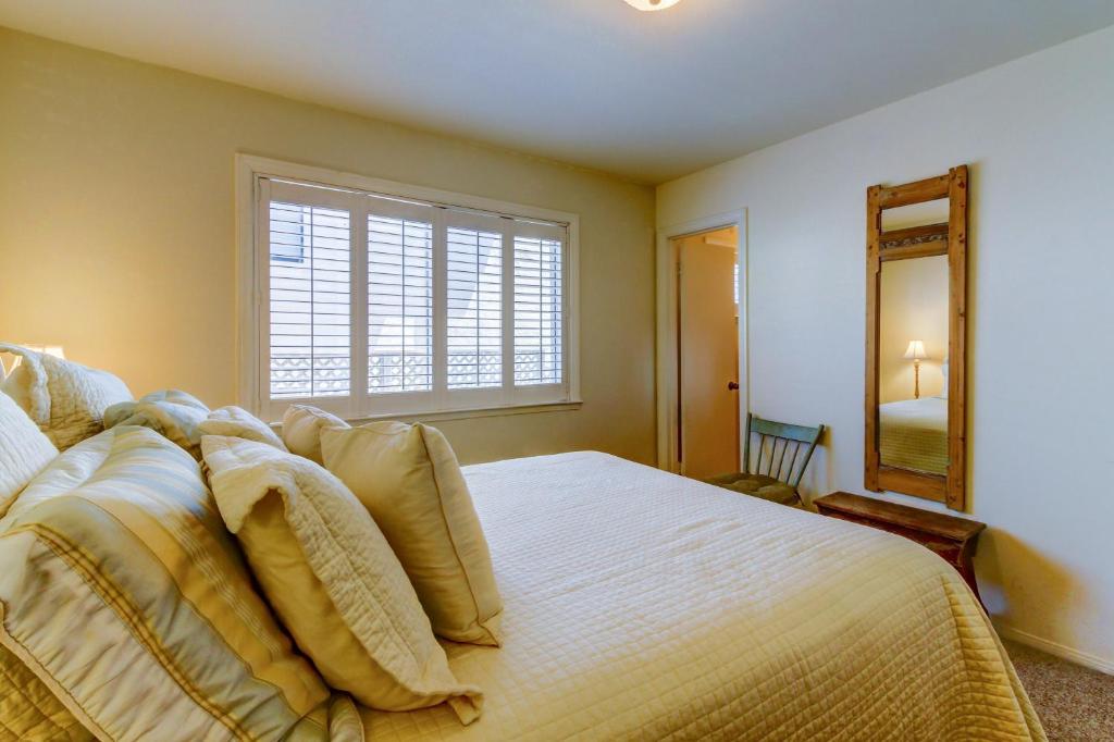 Oceanfront Delight - image 3
