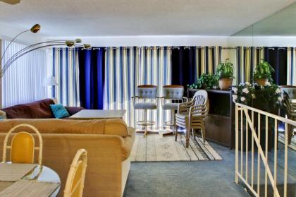 Oceanfront Condo Escape with Grill Walk to Beach! - image 4
