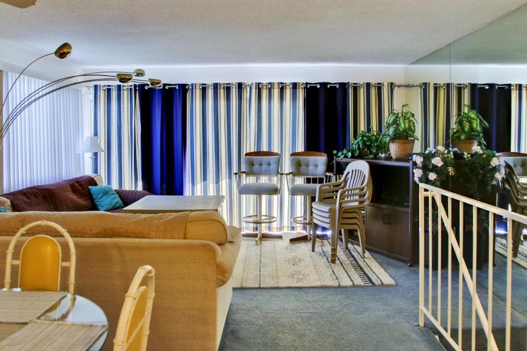 Oceanfront Condo Escape with Grill Walk to Beach! - image 4