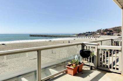 Oceanfront Condo Escape with Grill Walk to Beach! - image 9