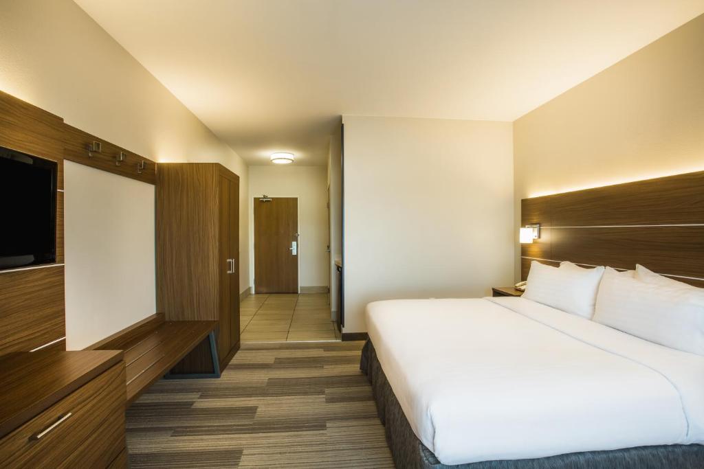 Holiday Inn Express Hotel & Suites Cedar City an IHG Hotel - image 2