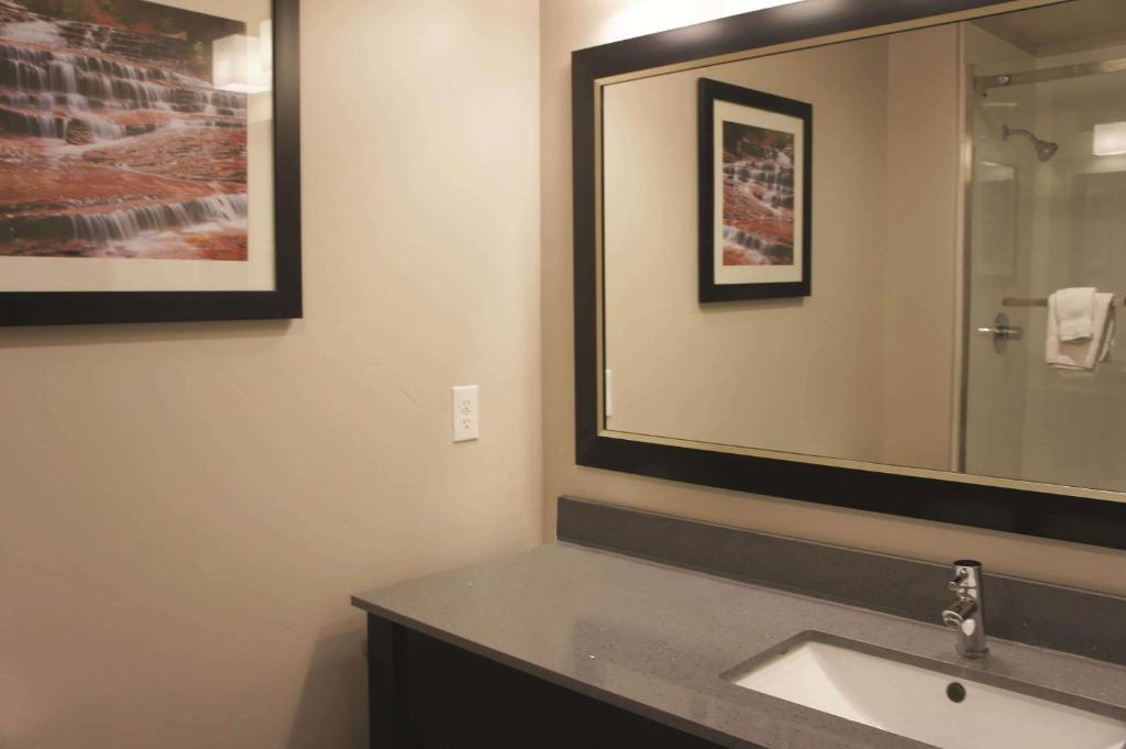 La Quinta by Wyndham Cedar City - image 6