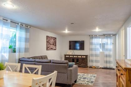 Cedar Getaway - image 5