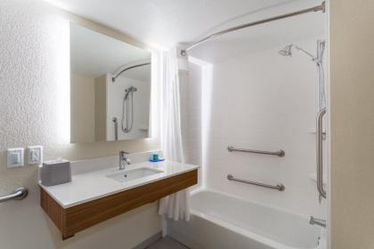 Holiday Inn Express & Suites Cedar Falls - Waterloo an IHG Hotel - image 6