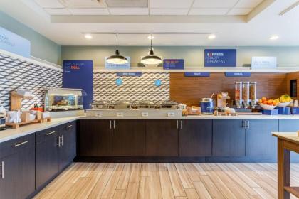 Holiday Inn Express & Suites Cedar Falls - Waterloo an IHG Hotel - image 9