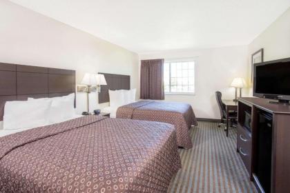 Super 8 by Wyndham Cedar Falls - image 10