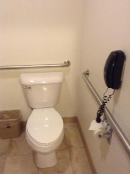 Super 8 by Wyndham Cedar Falls - image 14