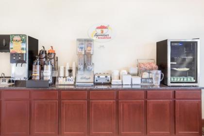 Super 8 by Wyndham Cedar Falls - image 2