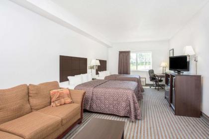 Super 8 by Wyndham Cedar Falls - image 7