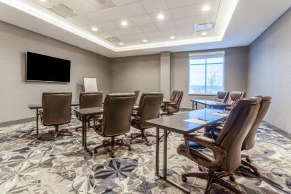 Holiday Inn & Suites Cedar Falls-Waterloo Event Ctr an IHG Hotel - image 12