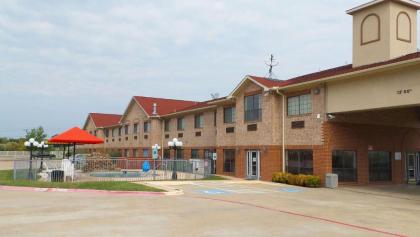 Magnuson Hotel Cedar Hill - image 1