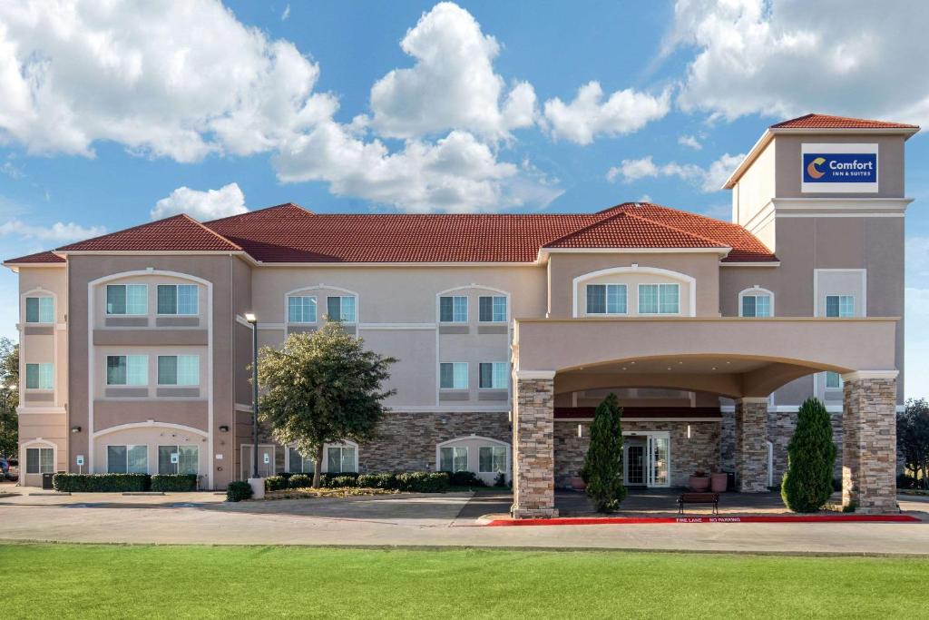 Comfort Inn & Suites Cedar Hill Duncanville - main image