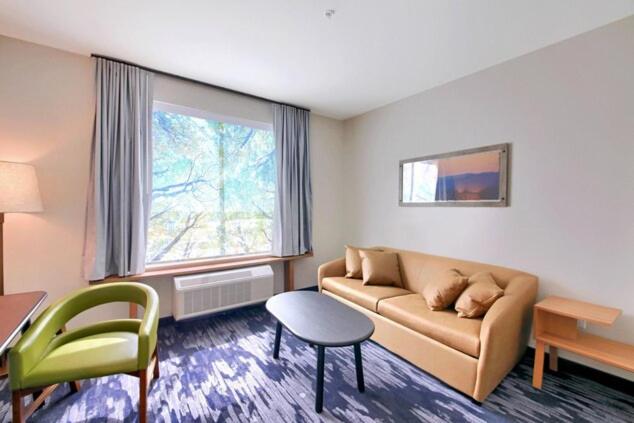 Fairfield Inn & Suites by Marriott Dallas Cedar Hill - image 6