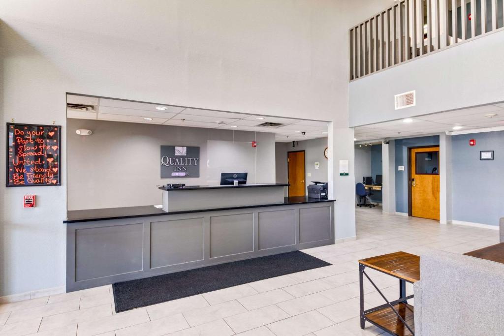 Quality Inn - image 2