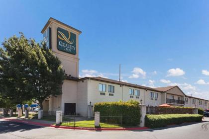 Quality Inn - image 3