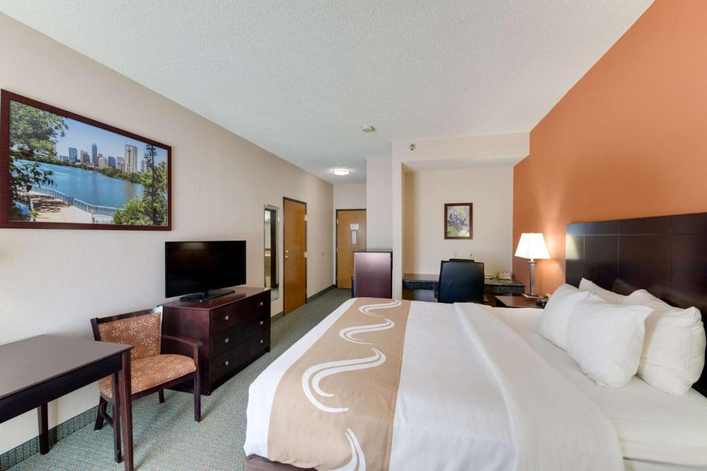 Quality Inn - image 7