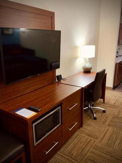 Comfort Suites - image 12