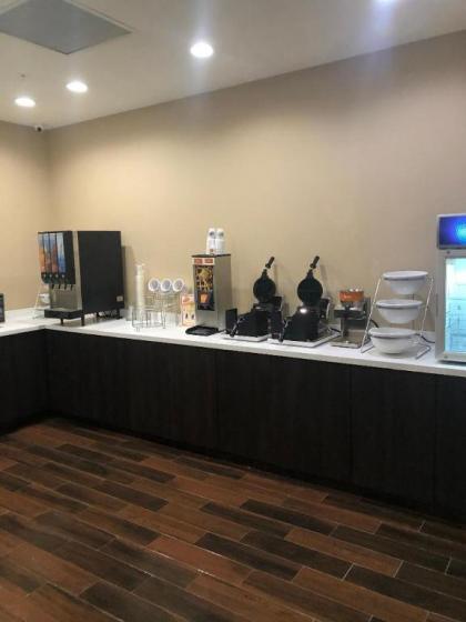 Comfort Suites - image 2