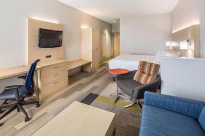 Holiday Inn Express Cedar Rapids - Collins Road an IHG Hotel - image 14