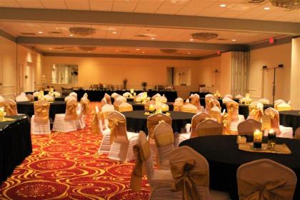Ramada by Wyndham Cedar Rapids - image 13