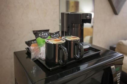 Ramada by Wyndham Cedar Rapids - image 15