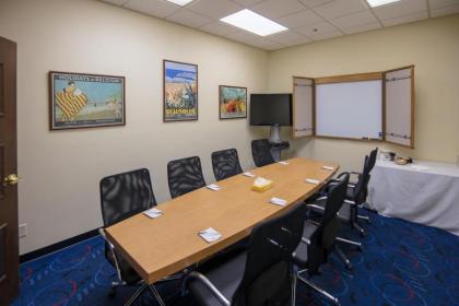 Ramada by Wyndham Cedar Rapids - image 4